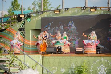 In Yakutsk, the Indian Manipuri classical dance performance by Guru Khumanthem Narmada Devi and her team from the Narmada Cultural Organization performed during the national holiday of the Republic of Sakha (Yakutia), Ysyakh. The performance followed with a master class for all interested guests.