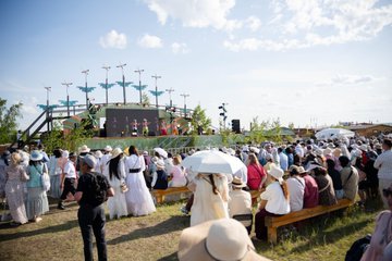 In Yakutsk, the Indian Manipuri classical dance performance by Guru Khumanthem Narmada Devi and her team from the Narmada Cultural Organization performed during the national holiday of the Republic of Sakha (Yakutia), Ysyakh. The performance followed with a master class for all interested guests.