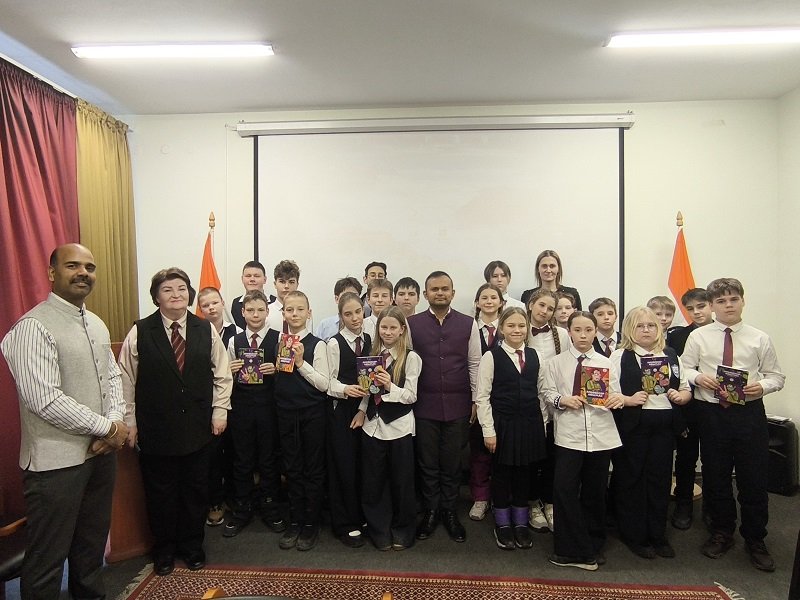 The Consulate General of India in Vladivostok welcomed students of the Diplomatic Class