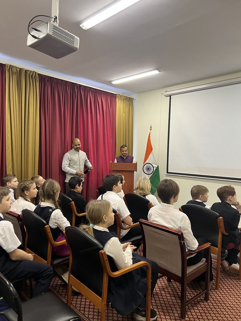 The Consulate General of India in Vladivostok welcomed students of the Diplomatic Class