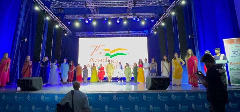 As part of Azadi Ka Amrit Mahotsav week, CGI Vladivostok in association with Indian Students Association, Far Eastern Federal University, held “Amrit Vastra Mahotsav” an India-themed fashion event, which had the participation of students from India, Russia, Afghanistan, Iran, Korea and many others!