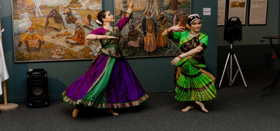 Days of India in Vladivostok, Master-class on “Images and Symbols in Indian Dance” by Dosti group