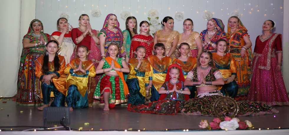 The performance of Indian dance studio 